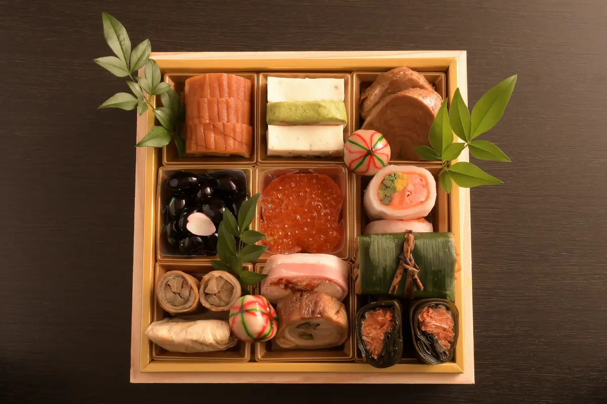 福一厳選おせち 二の重（南まぐろ頭肉時雨煮・黒豆など）